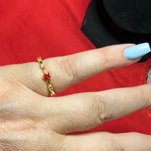 Gold Ring w/Red Heart Shaped Stone. Size 8 - Picture 4 of 4